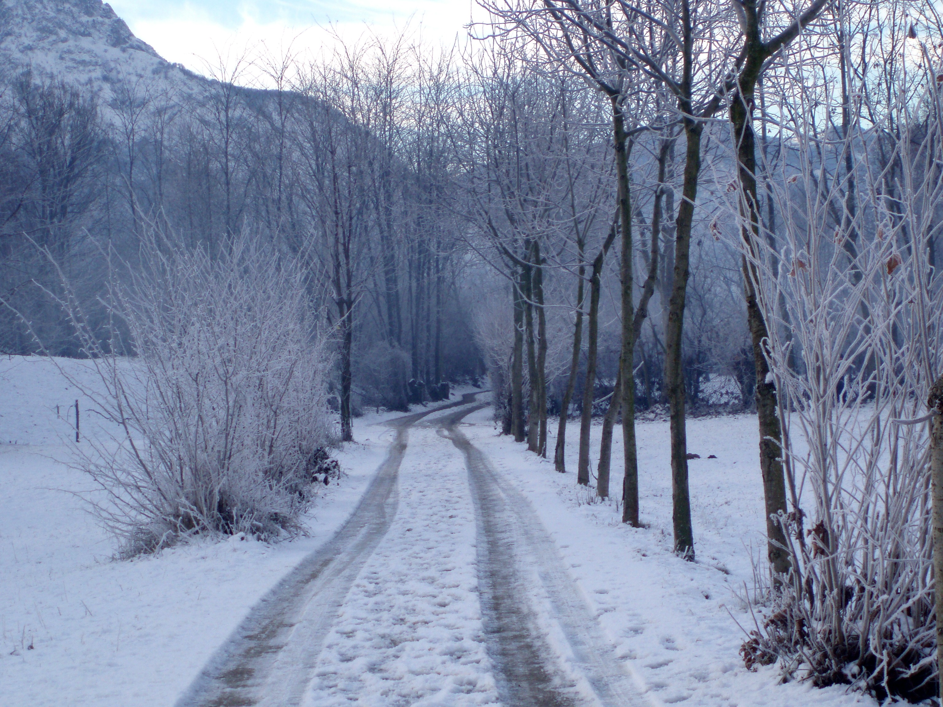 La strada innevata